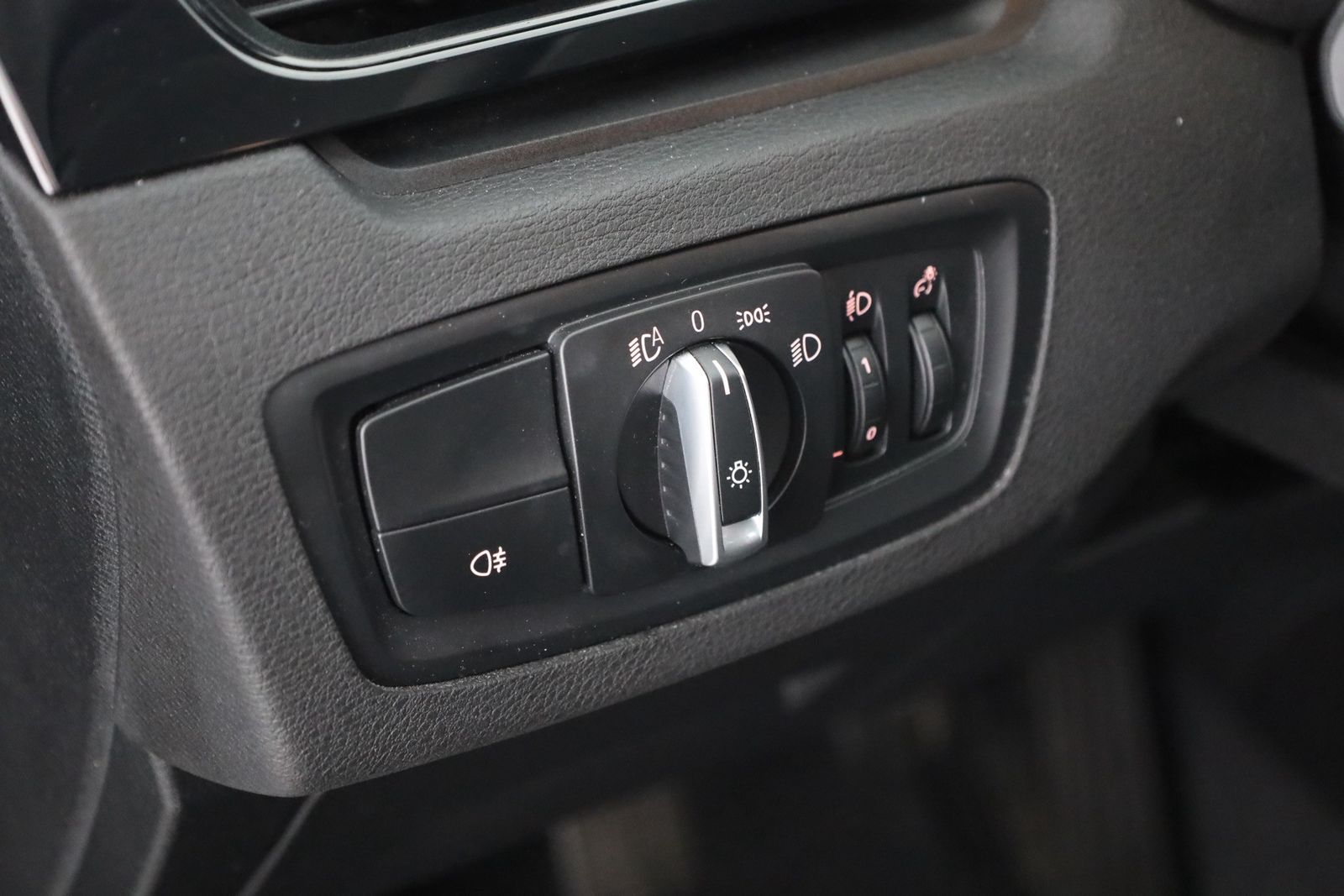 BMW X1 18d sDrive LED Navi Sitzheizung Tempomat PDC foto 22