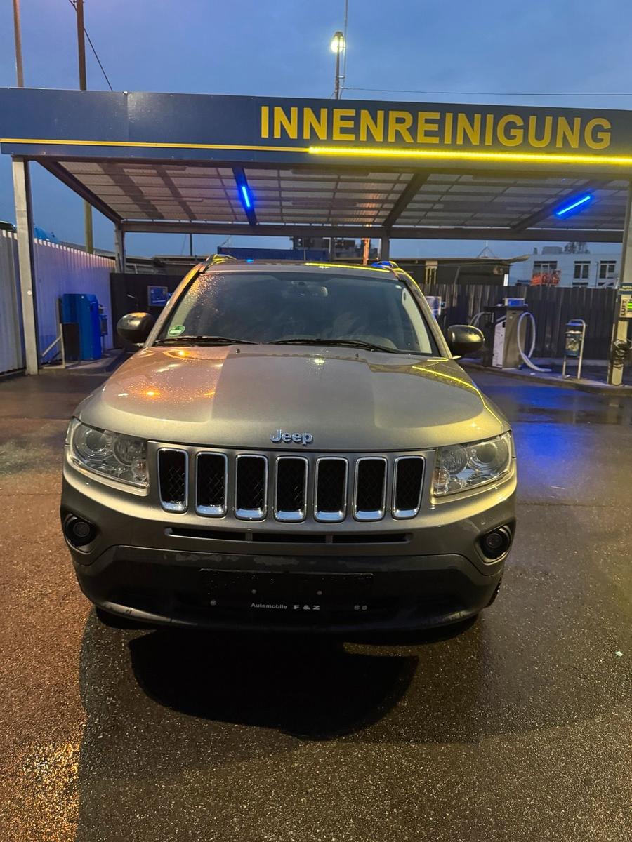 Jeep Compass 2012 — салон