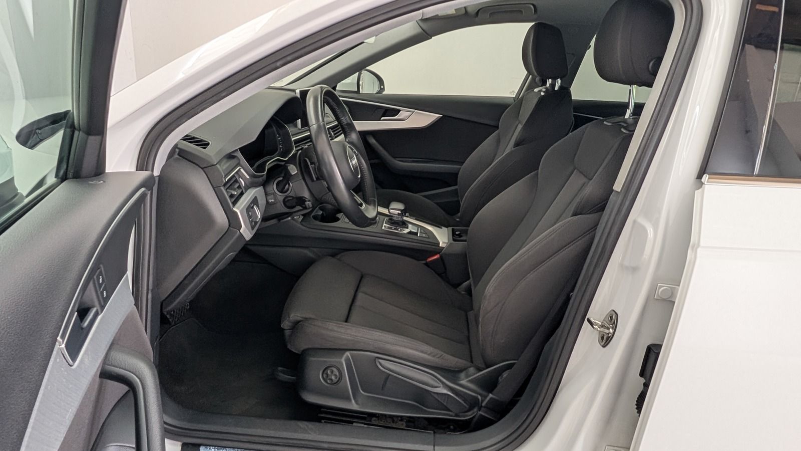 Fahrzeugabbildung Audi A4 Avant 35 TDI sport S-tronic LED * Navi