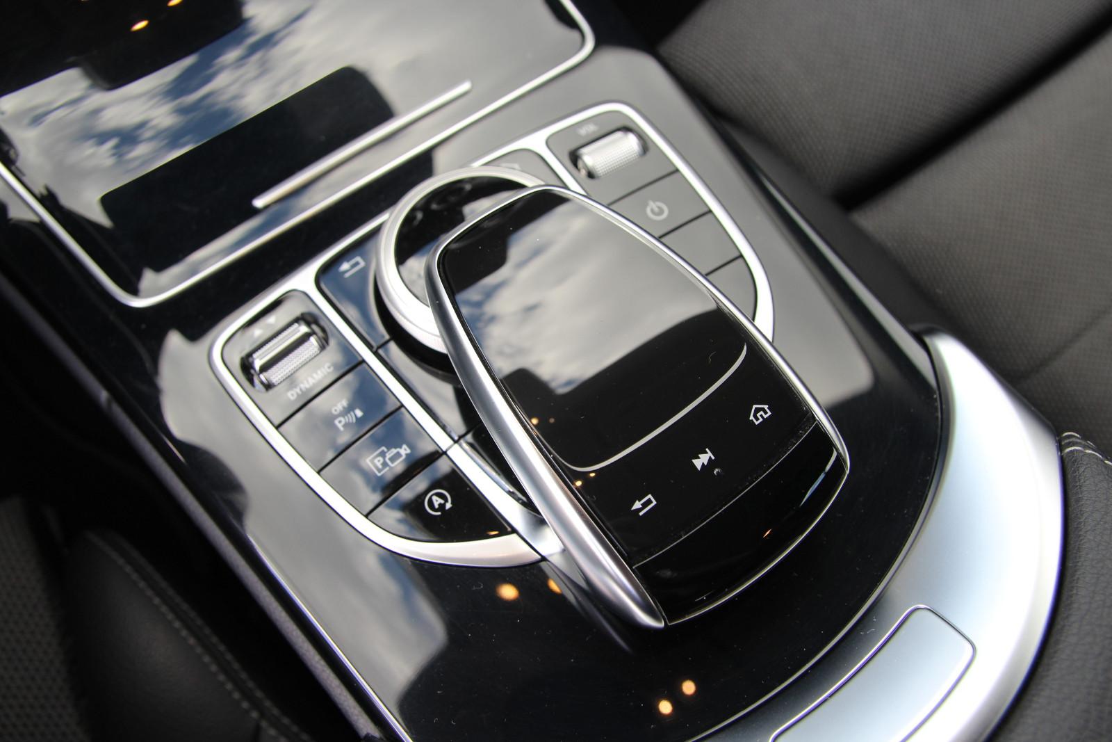 Mercedes-Benz C 180CGI Avantgarde /LED/AHK/ Kamera/ 83tkm