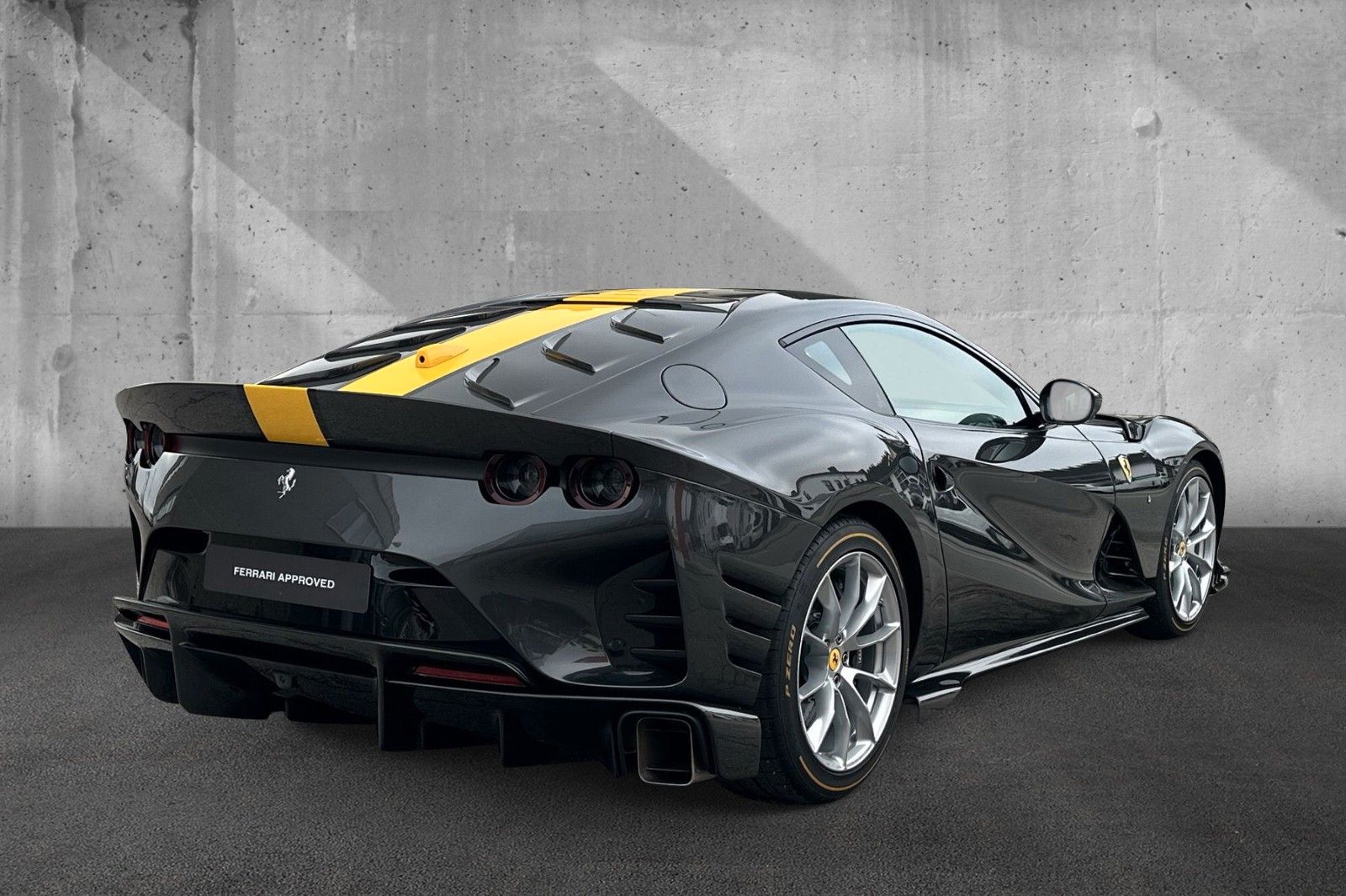 Fahrzeugabbildung Ferrari 812 Competizione*1 owner*painted stripe