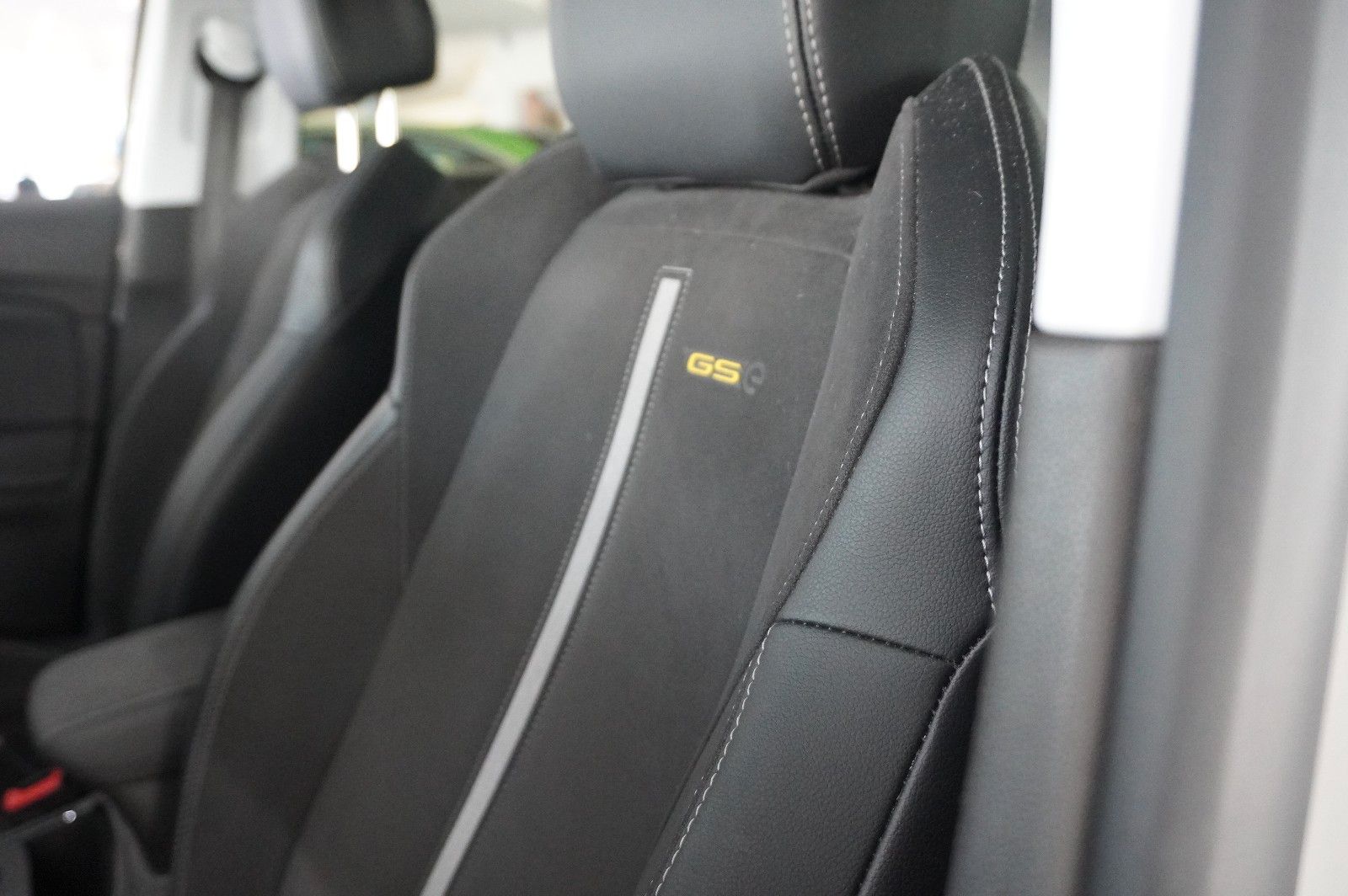 Fahrzeugabbildung Opel Grandland (X) 1.6T GSe HYBRID 4X4 NAVI/LED/SPORT