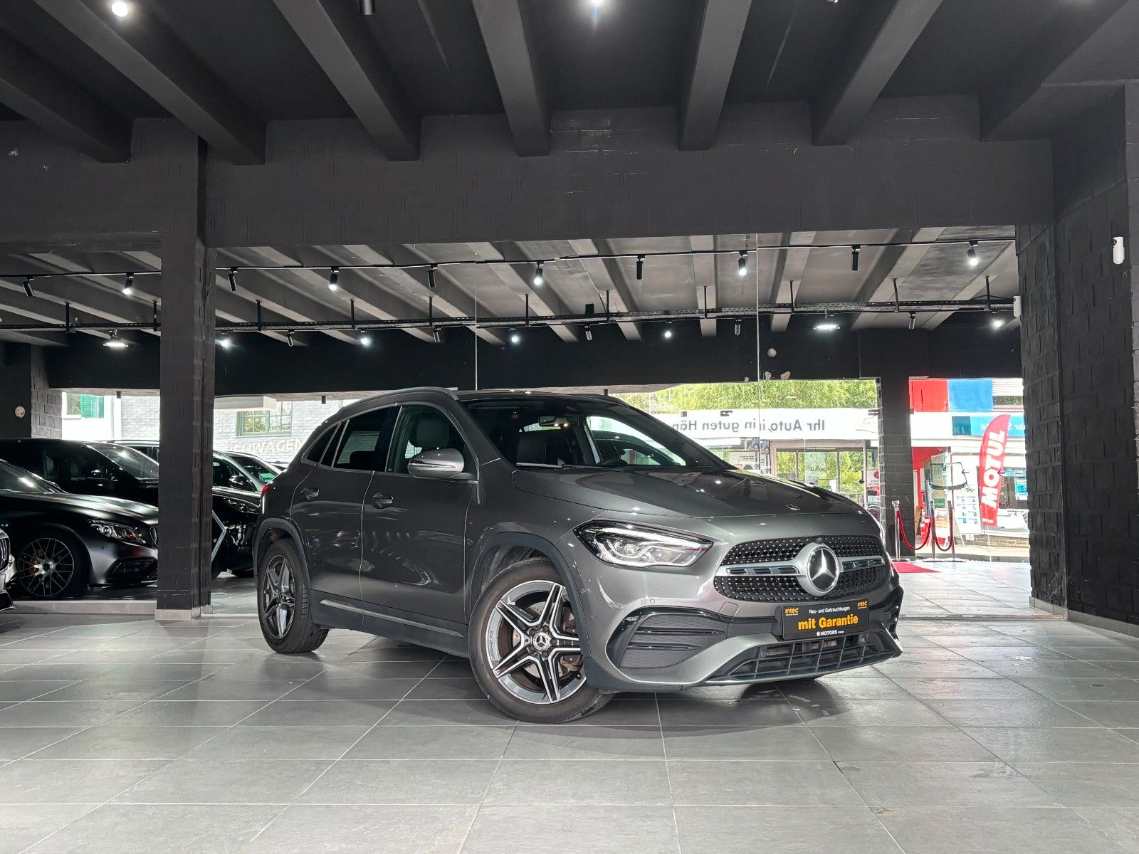 Fahrzeugabbildung Mercedes-Benz GLA 220d //AMG LINE//CARBON/KAMERA/MBUX/AHK/SHZ