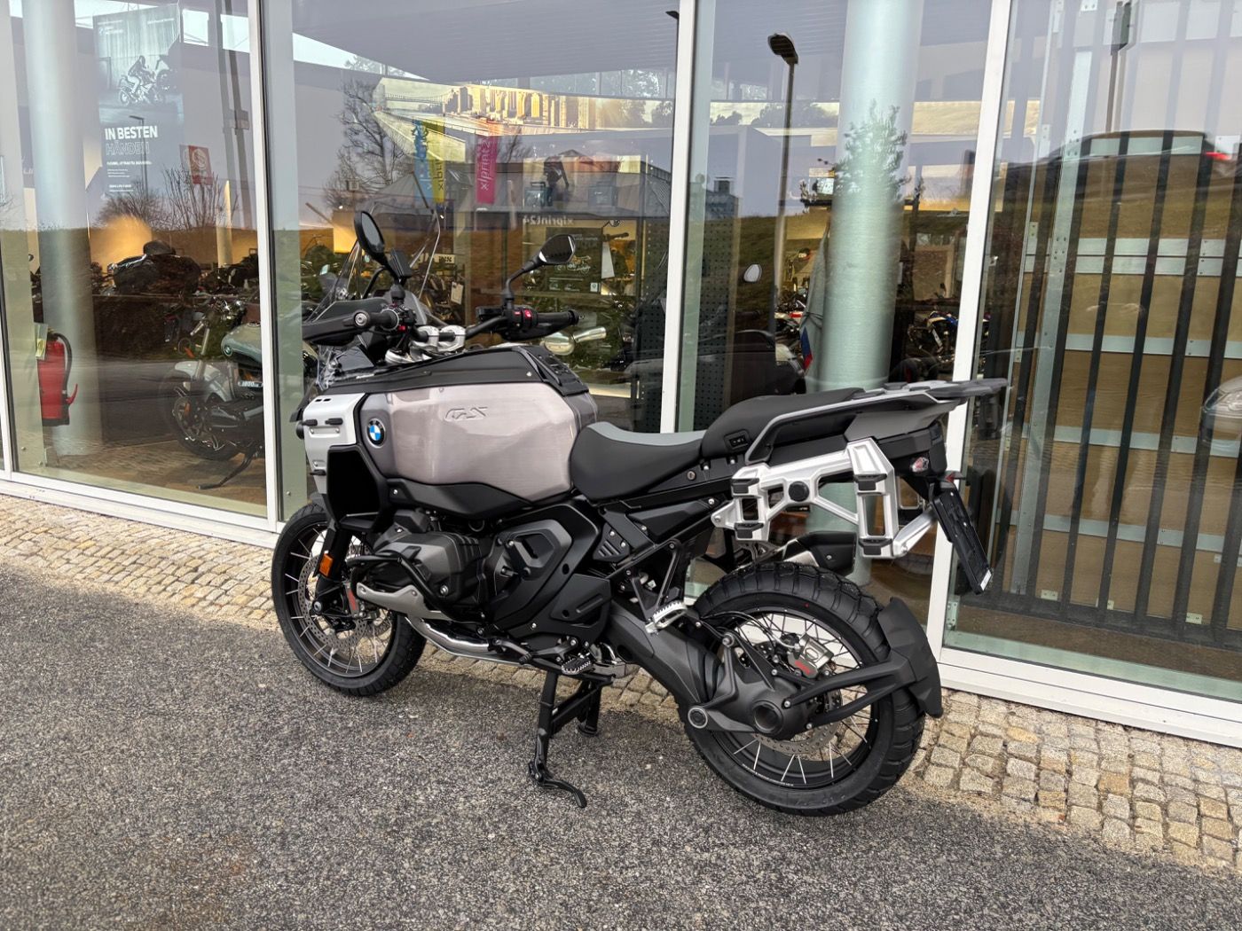Fahrzeugabbildung BMW R 1300 GS Adventure Triple Black
