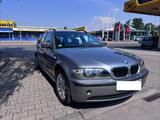 BMW 318i touring - Teilleder - BMW 318 aus 2004: Kombi