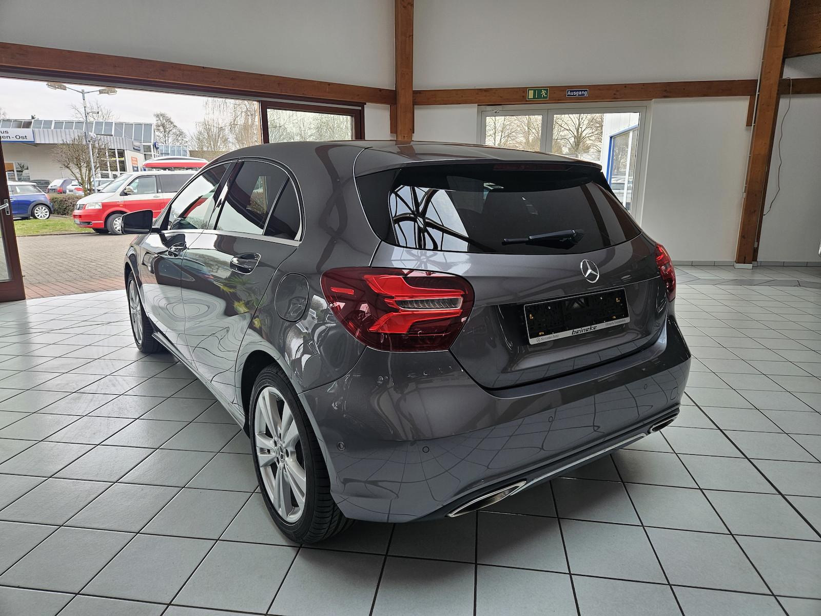 Mercedes-Benz A 250 Urban LED RFK Navi SHZ Teilleder PARK-ASS.