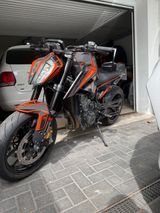KTM Duke 890 - KTM HALLE