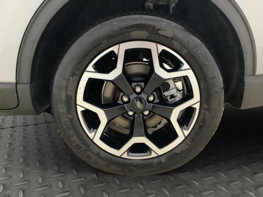 Fahrzeugabbildung Ford Kuga Plug-In Hybrid Active X HUD Navi B&O LED