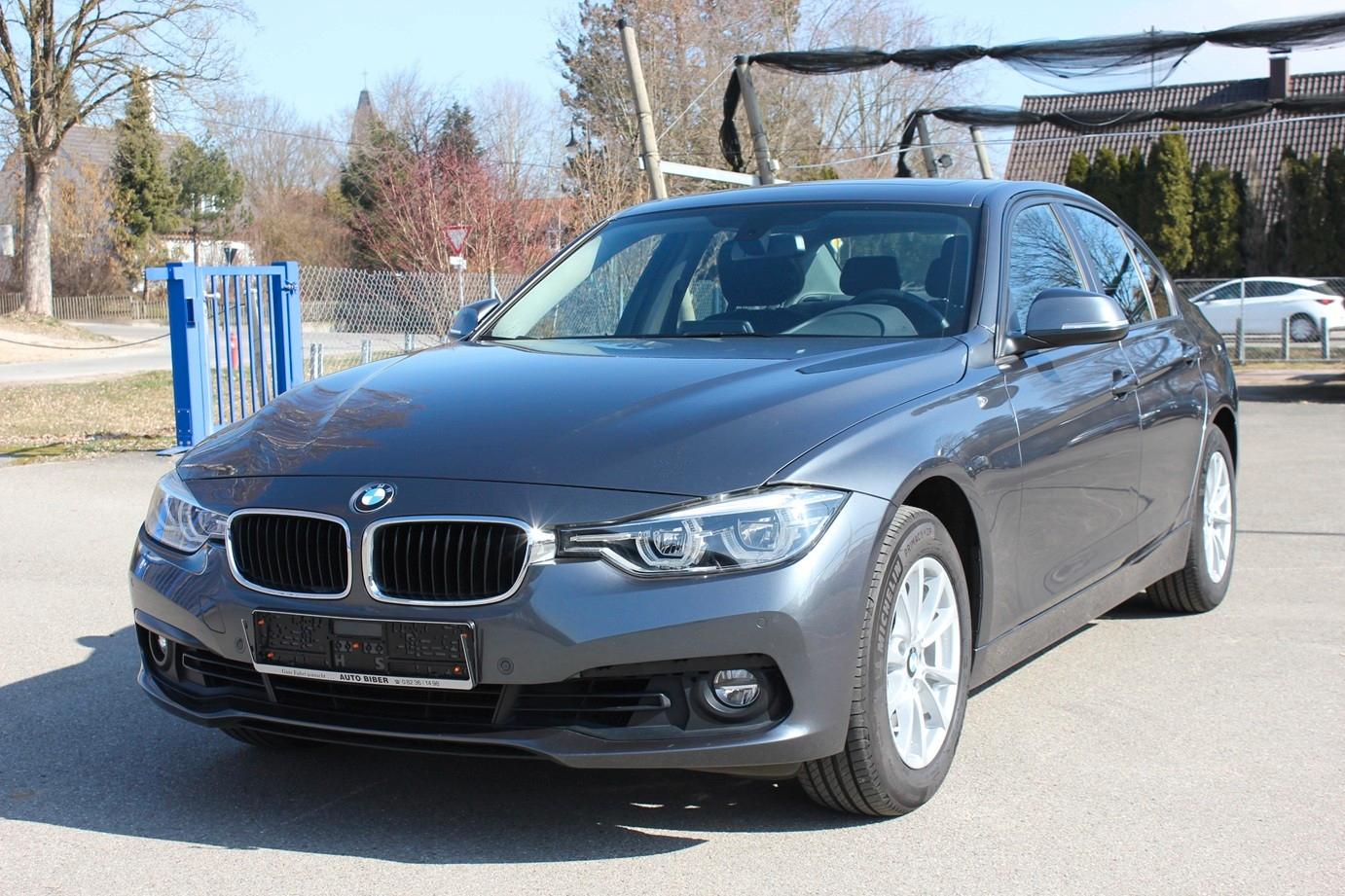 BMW 320i Limousine -Navi-Glasdach-LED-1.Hand