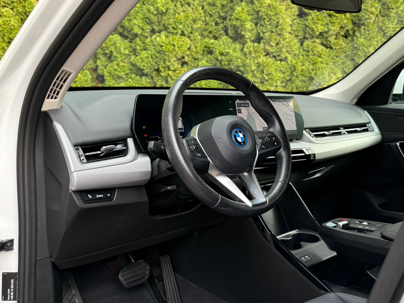 Fahrzeugabbildung BMW iX1 30 xDrive 64 kWh SHADOW+LIFE+SHZ+KAM+LEDER+M