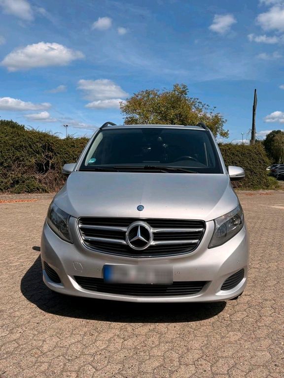 Image of Mercedes-Benz E 220