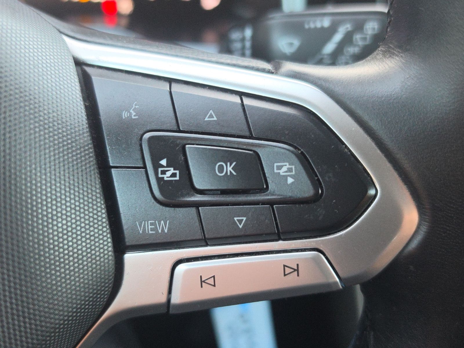 Fahrzeugabbildung Volkswagen Taigo Move AUS 1.HAND APP TEMPOMAT SHZ PDC