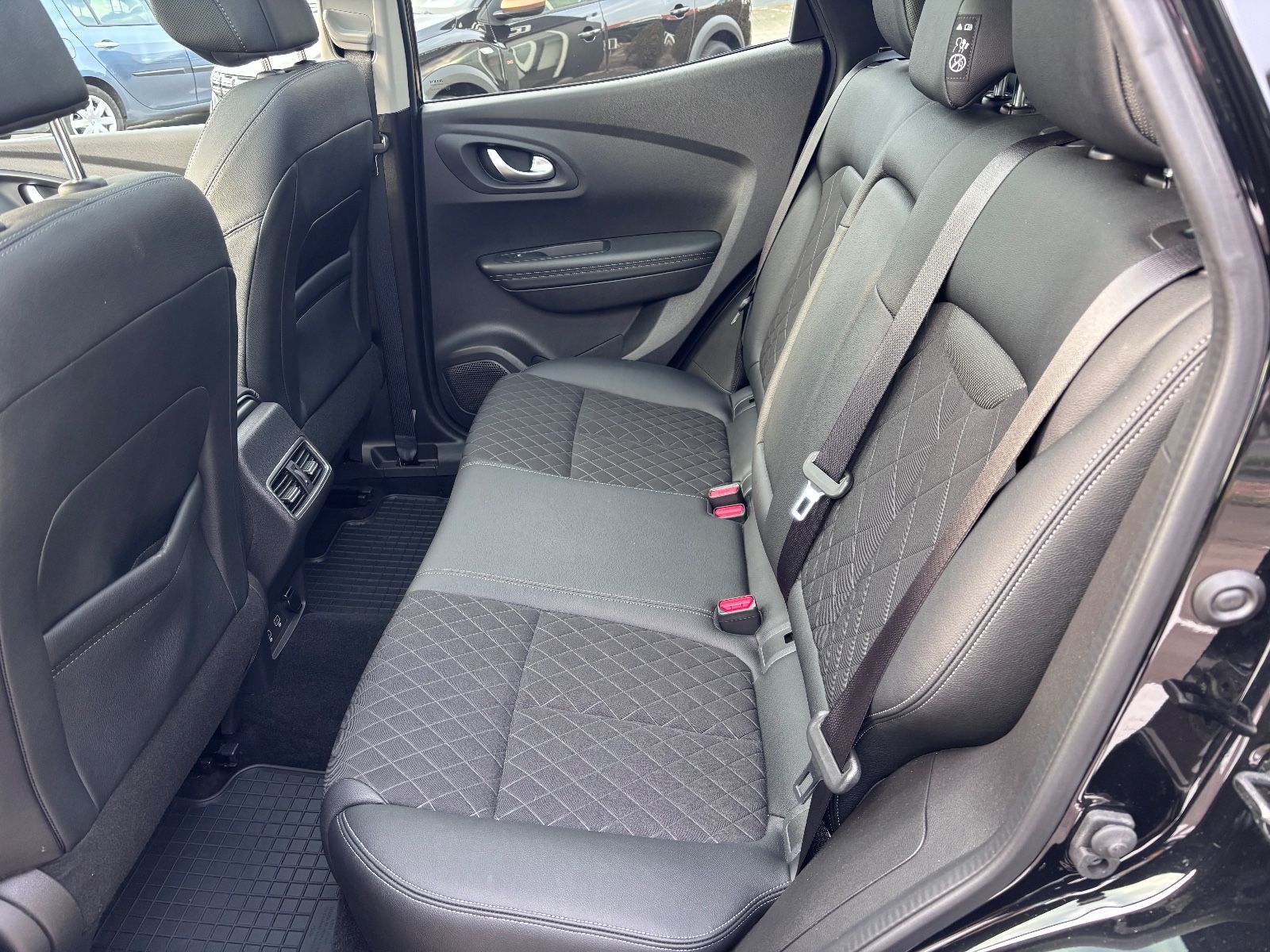 Fahrzeugabbildung Renault Kadjar Intens "AUTOMATIK"