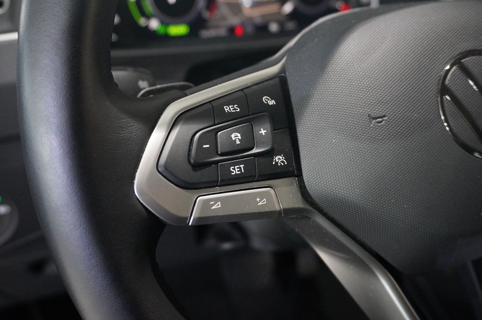 Fahrzeugabbildung Volkswagen Tiguan Life 1.4 e-HYBRID NAVI/LED/KAMERA/SH/VIRT