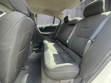 Volvo S60 D5  Lim. Momentum*PDC*TEMPOMAT*LED*EURO 5