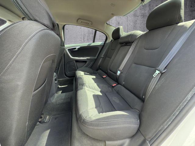 Volvo S60 D5  Lim. Momentum*PDC*TEMPOMAT*LED*EURO 5