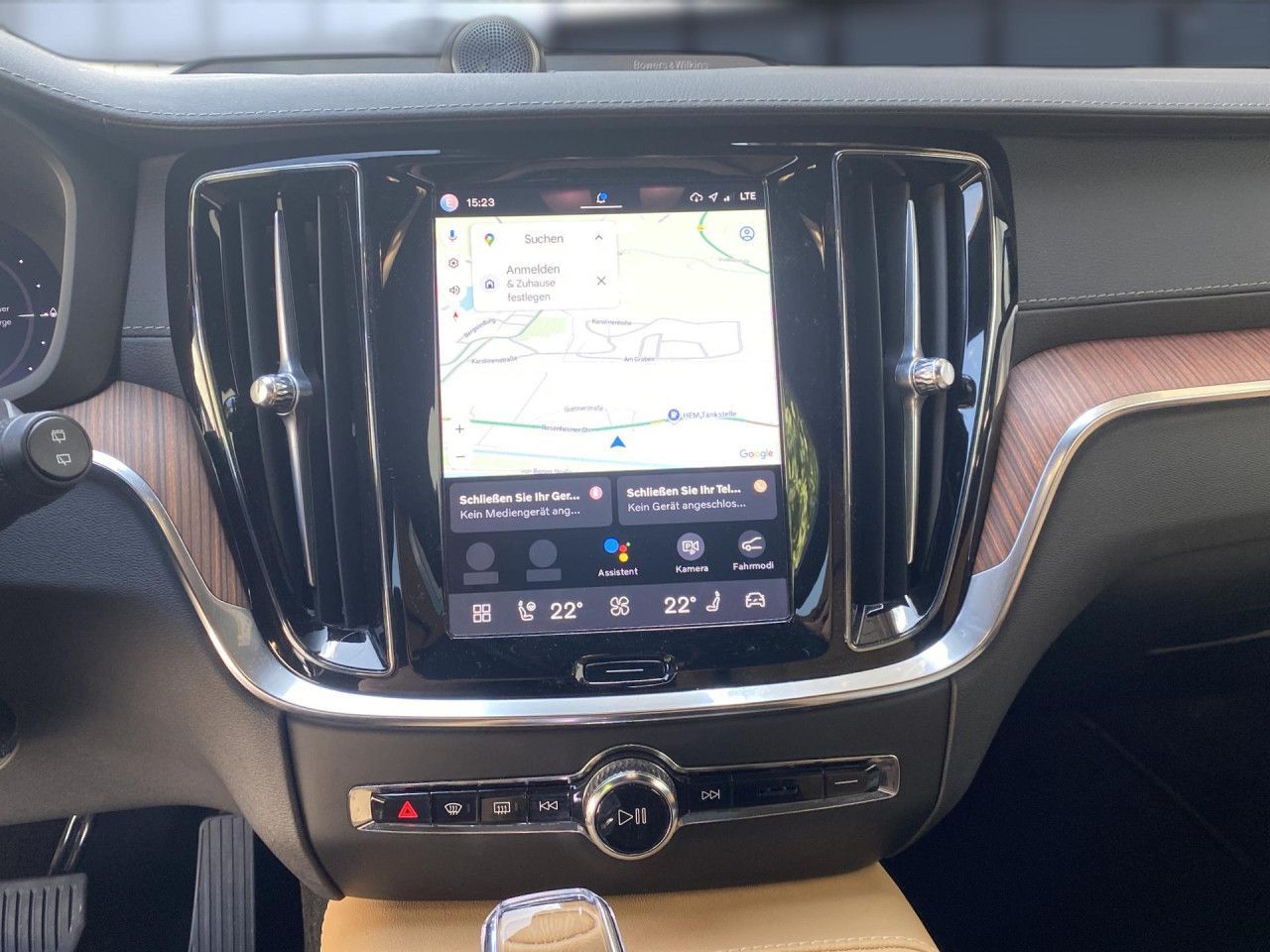 Volvo V60 Ultra Dark Recharge Plug-In Hybrid AWD Navi foto 16