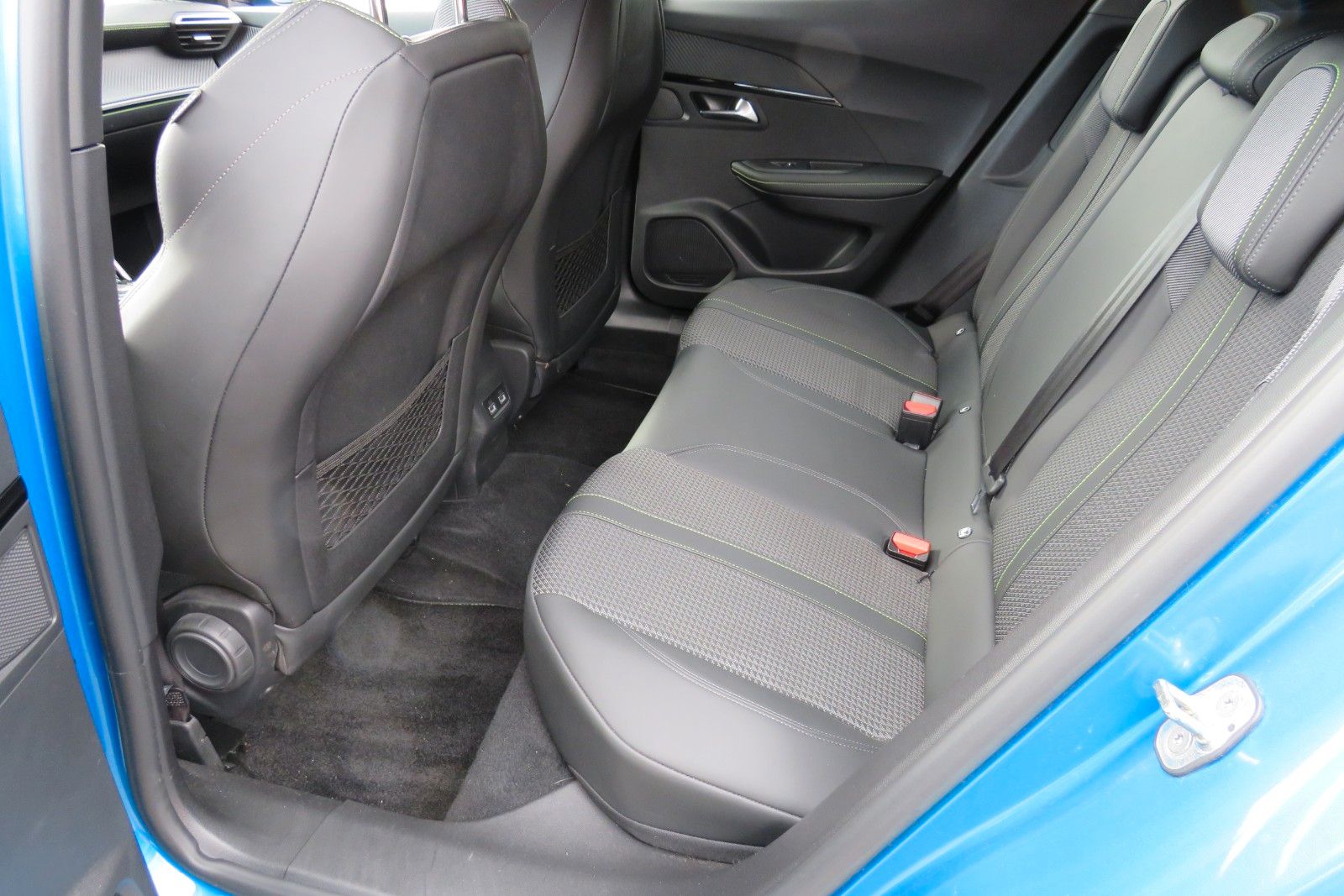 Fahrzeugabbildung Peugeot 2008 e- GT SITZH. NAVI KAMERA PDC 1.HD