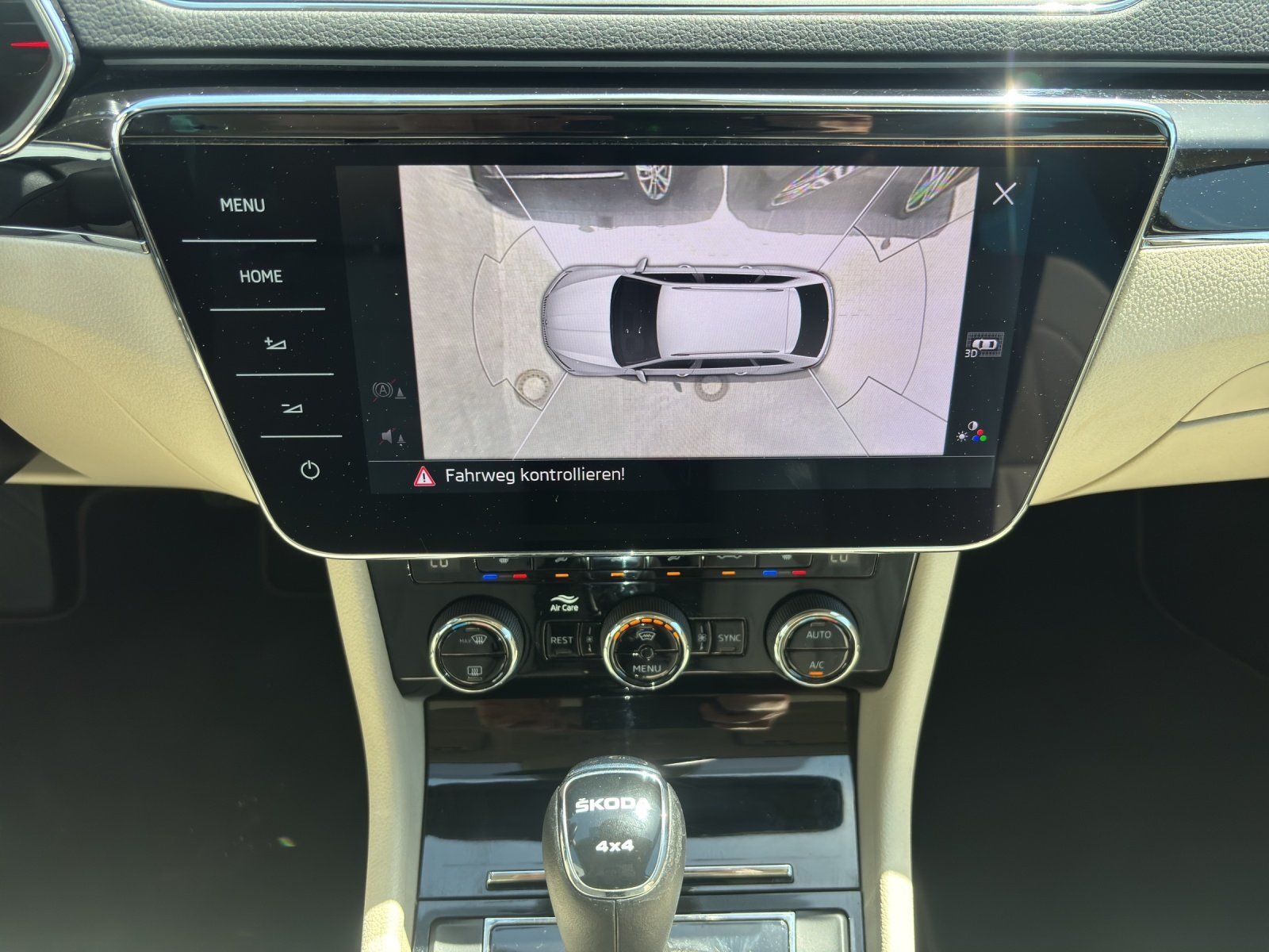 Fahrzeugabbildung SKODA Superb Combi 2.0 TDI L&K 4x4/PANO/AHK/ACC/360°KA