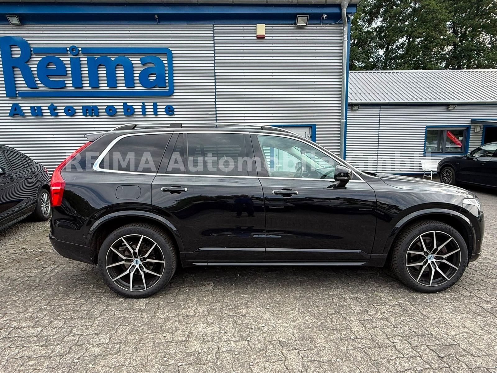 Fahrzeugabbildung Volvo XC 90 2,0 D Momentum AWD, 7 Sitzer, ACC