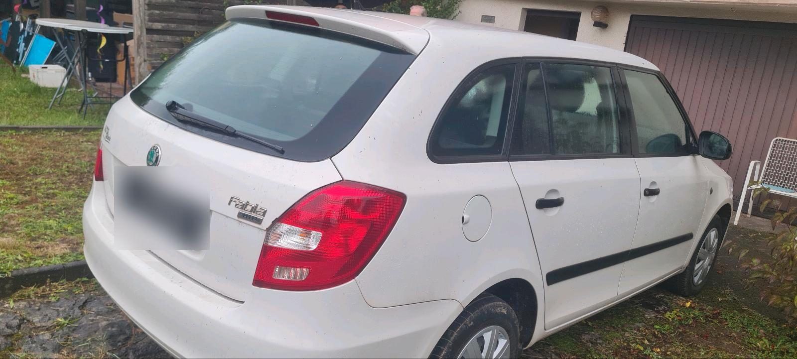 Skoda Fabia 2011 — engine 60 HP (44kW)