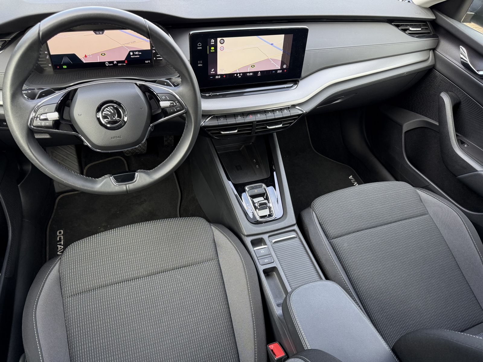 Fahrzeugabbildung SKODA Octavia Combi 2.0 TDI DSG Ambition NAV+LED+KESSY