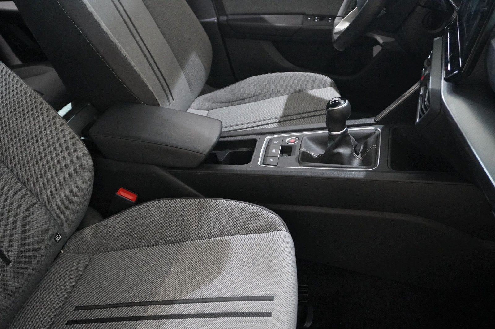 Fahrzeugabbildung SEAT Leon ST 2.0 TDI STYLE NAVI/LED/VIRT/SPORT/SH/DAB