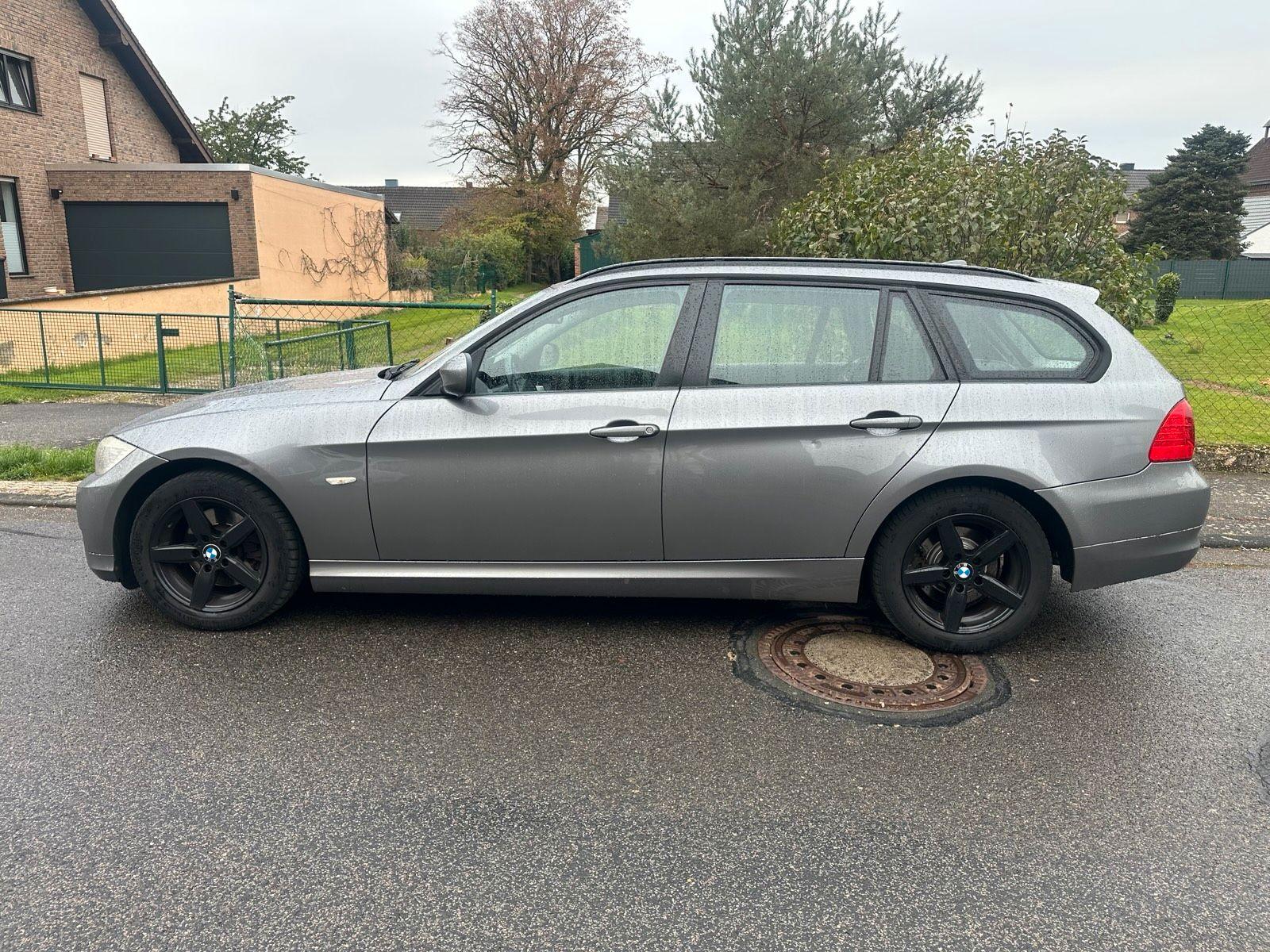 BMW 318 2012 — photo 10