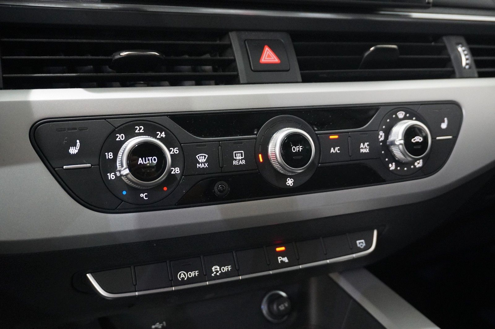Fahrzeugabbildung Audi A4 Avant 35 TDI S-TRONIC NAVI/LED/KAMERA/SHZ/DAB