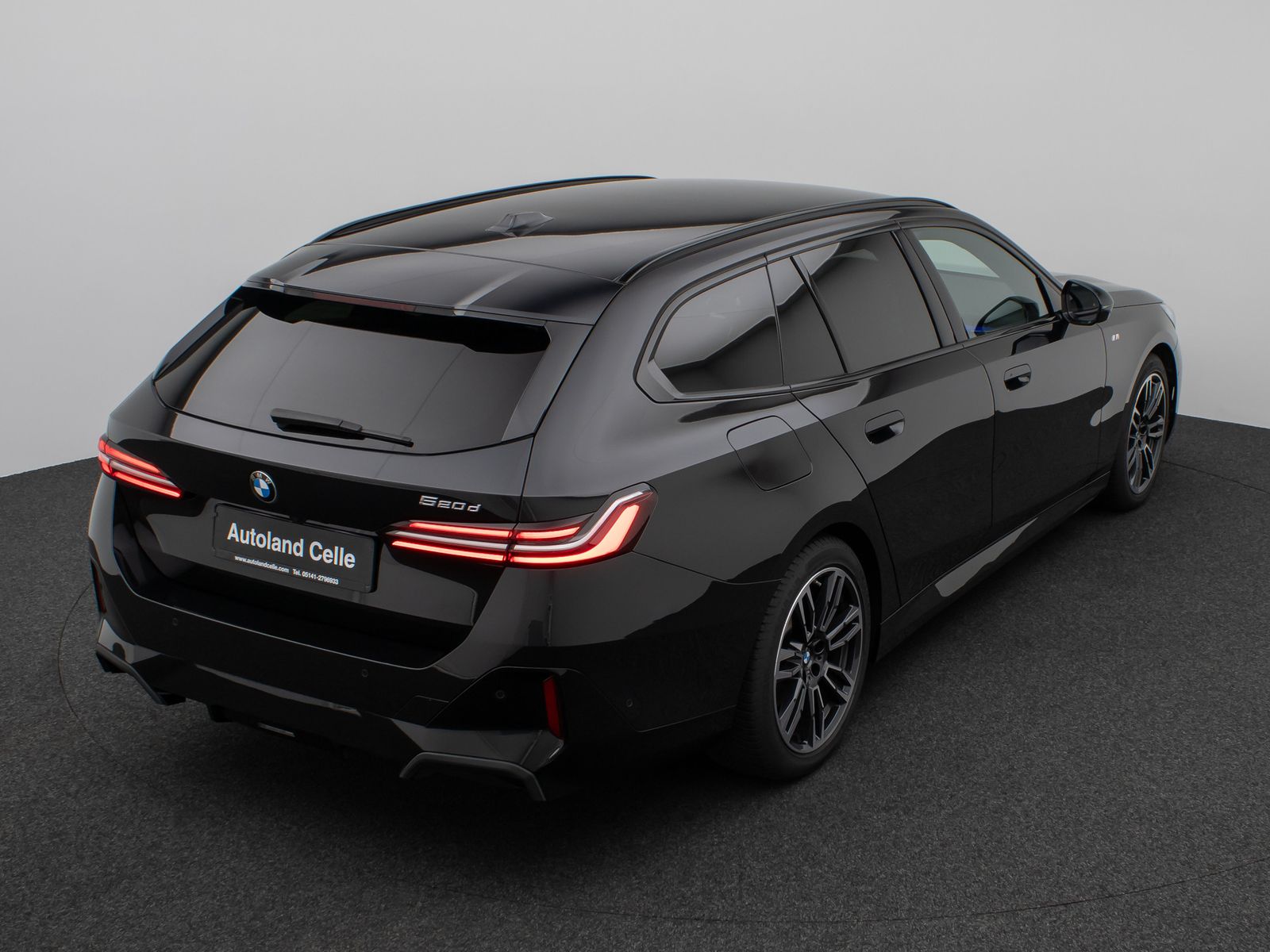 Fahrzeugabbildung BMW 520d M Sport 360°HUD DAB H/K AHK Komfort Alarm