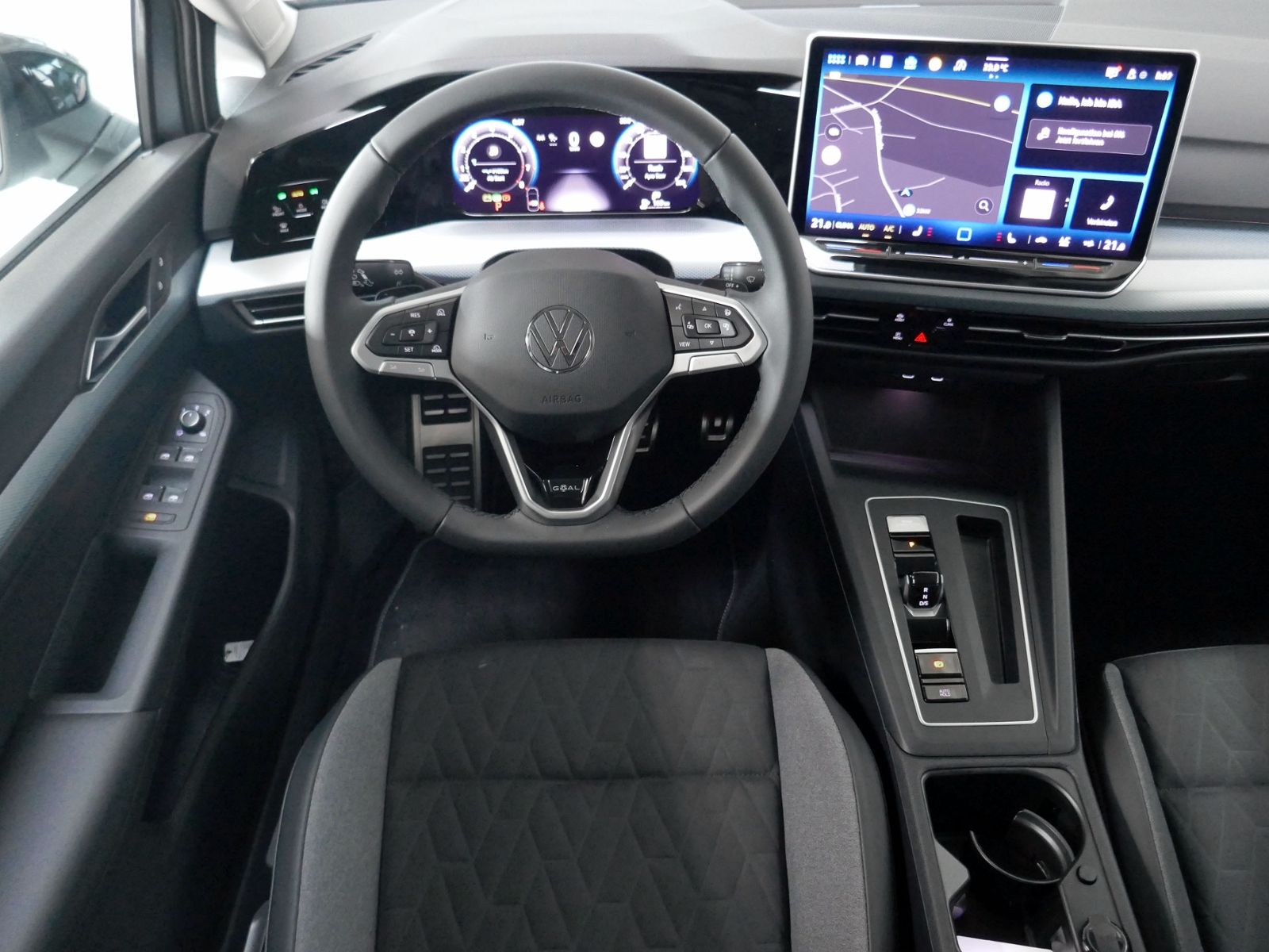 Fahrzeugabbildung Volkswagen Golf VIII GOAL 1.5 eTSI DSG | LED RFK ACC Navi