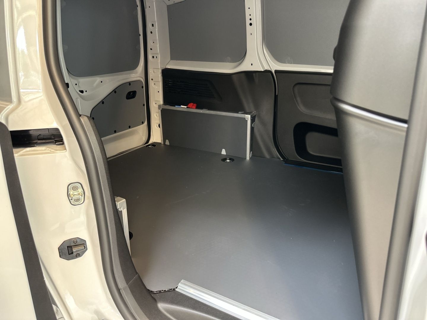 Fahrzeugabbildung Peugeot Partner L1 PureTech 110 LED DAB Rückfahrkam.
