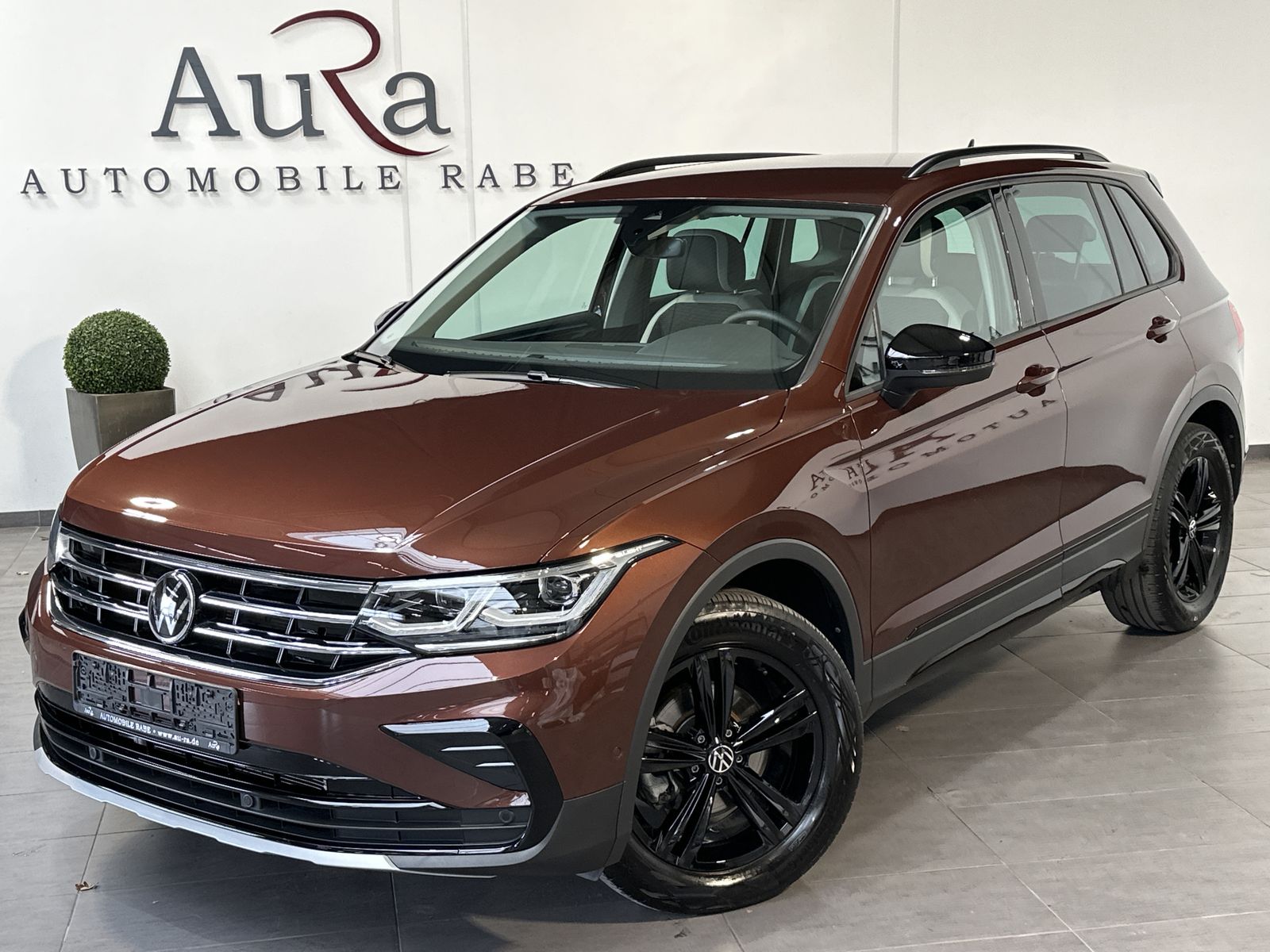 Fahrzeugabbildung Volkswagen Tiguan 2.0 TDI DSG Life NAV+MATRIX+ACC+AHK+KAM