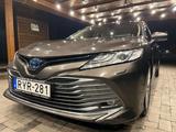 Toyota Camry Hybrid Executive RYR-281 - Toyota Camry mit Hybrid-Antrieb