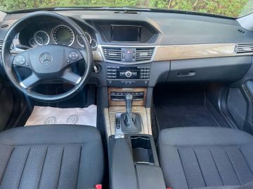 Mercedes E 200 - 12
