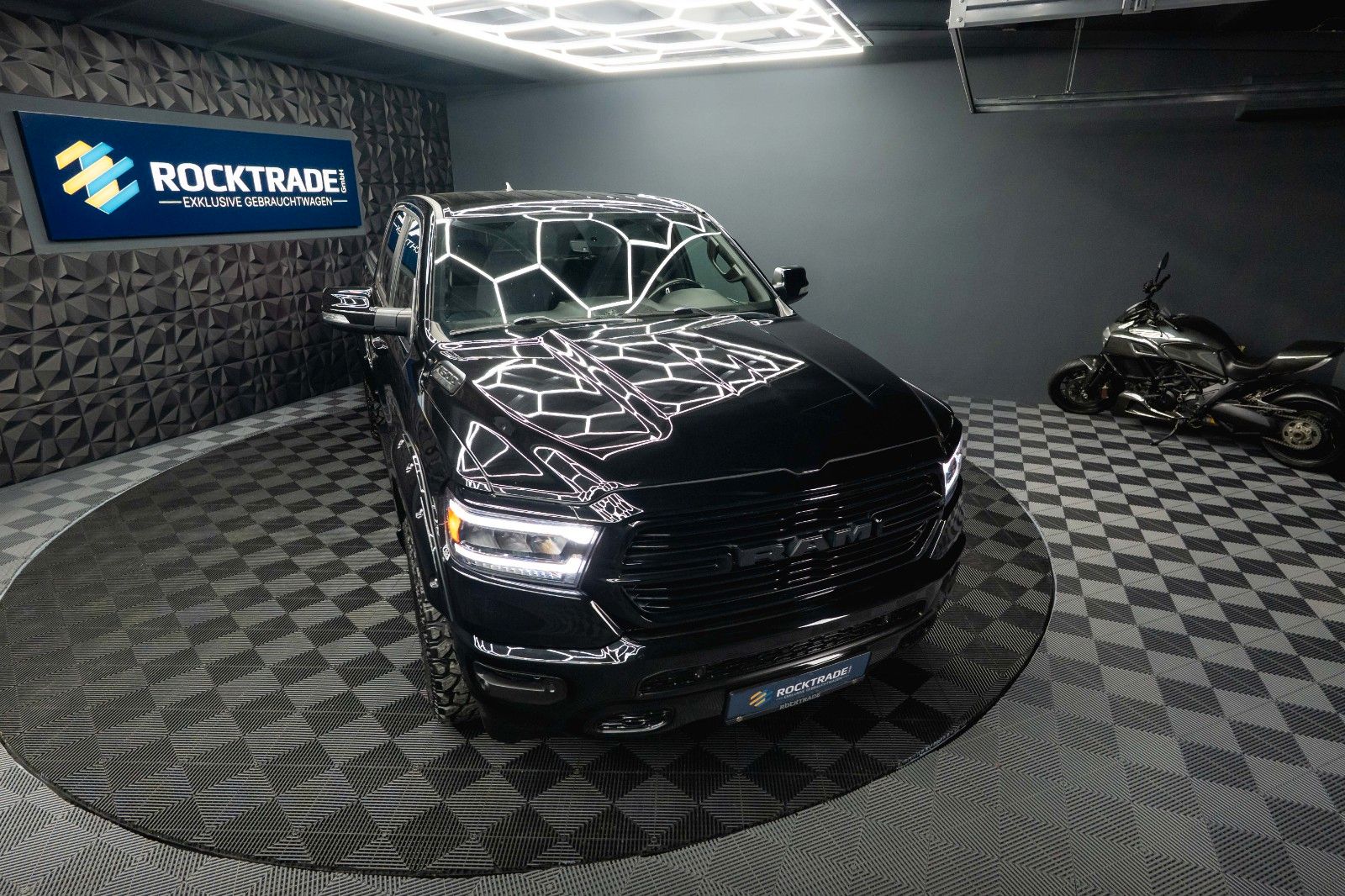 Fahrzeugabbildung Dodge RAM 5.7 V8 HEMI 4x4 OFFROAD BLACK EDITION *19%