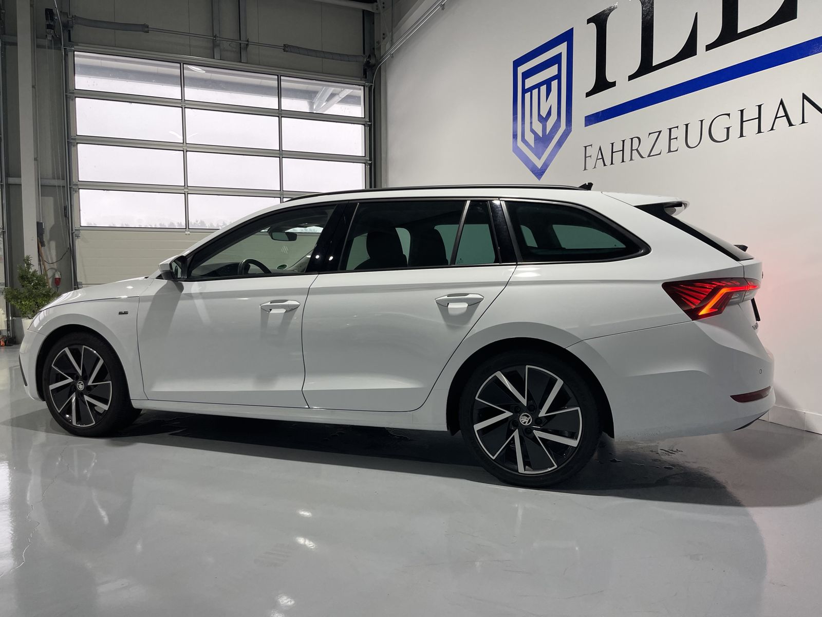 Fahrzeugabbildung SKODA Octavia 2.0 TDI*LED-Matrix*Cam*ACC*STHZ*Navi*