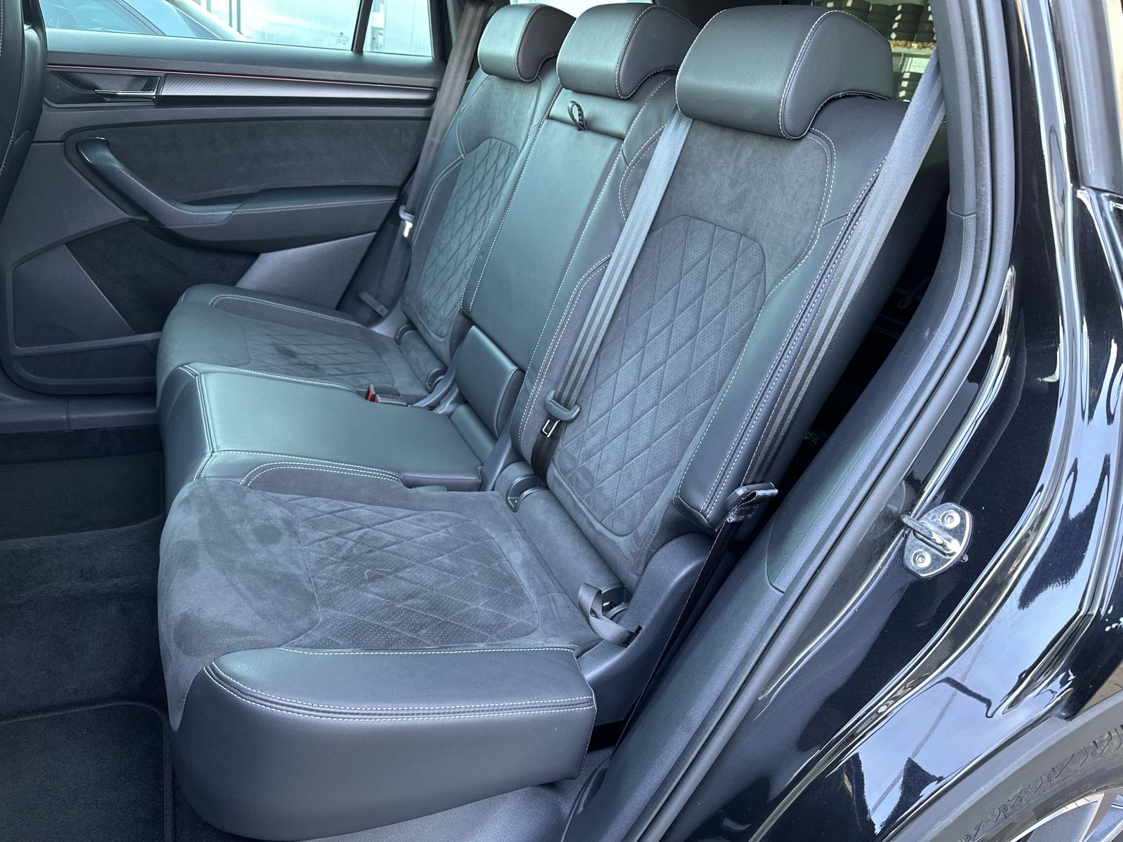 Fahrzeugabbildung SKODA Kodiaq 2.0 TDI 4x4 DSG Sportline NAV+LED+CARPLAY