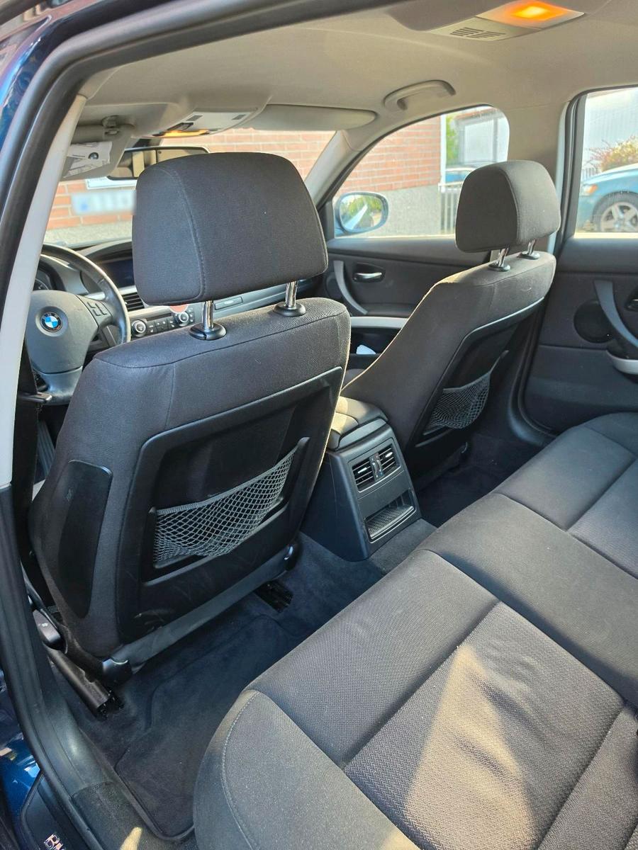 BMW 318 2011 — photo 13