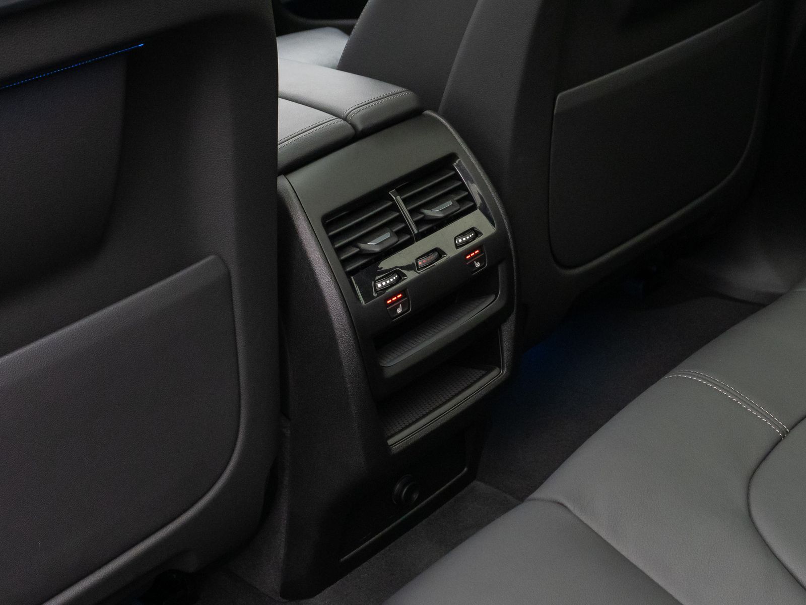 Fahrzeugabbildung BMW X5 xD45e M Sport Panorama 360°HUD DAB H/K 22Zoll