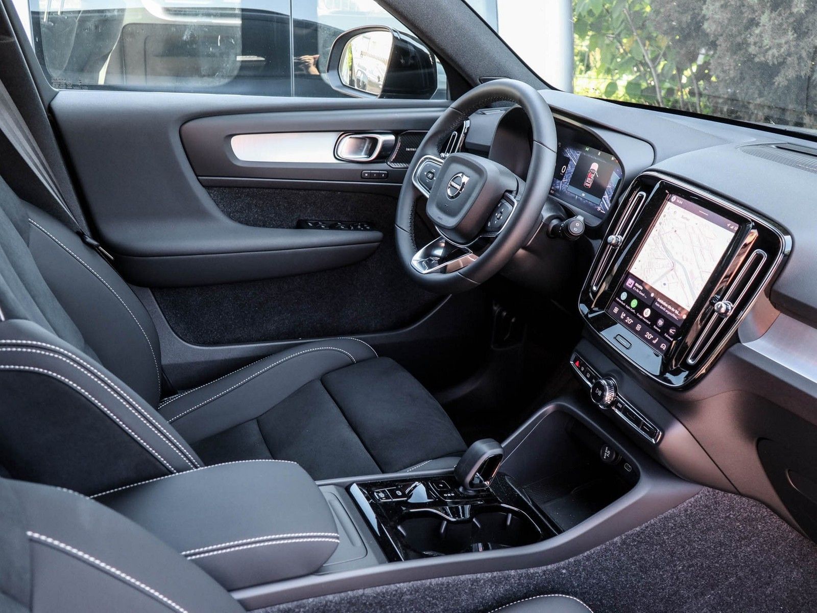 Volvo XC40 B4 Plus Black Edition imagem 3