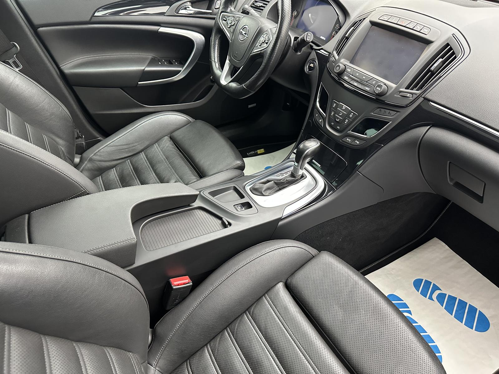 Opel Insignia Sports Tourer 2.0 Turbo 250 ch BVA – OPC Line – Toit pano Cuir ventilé