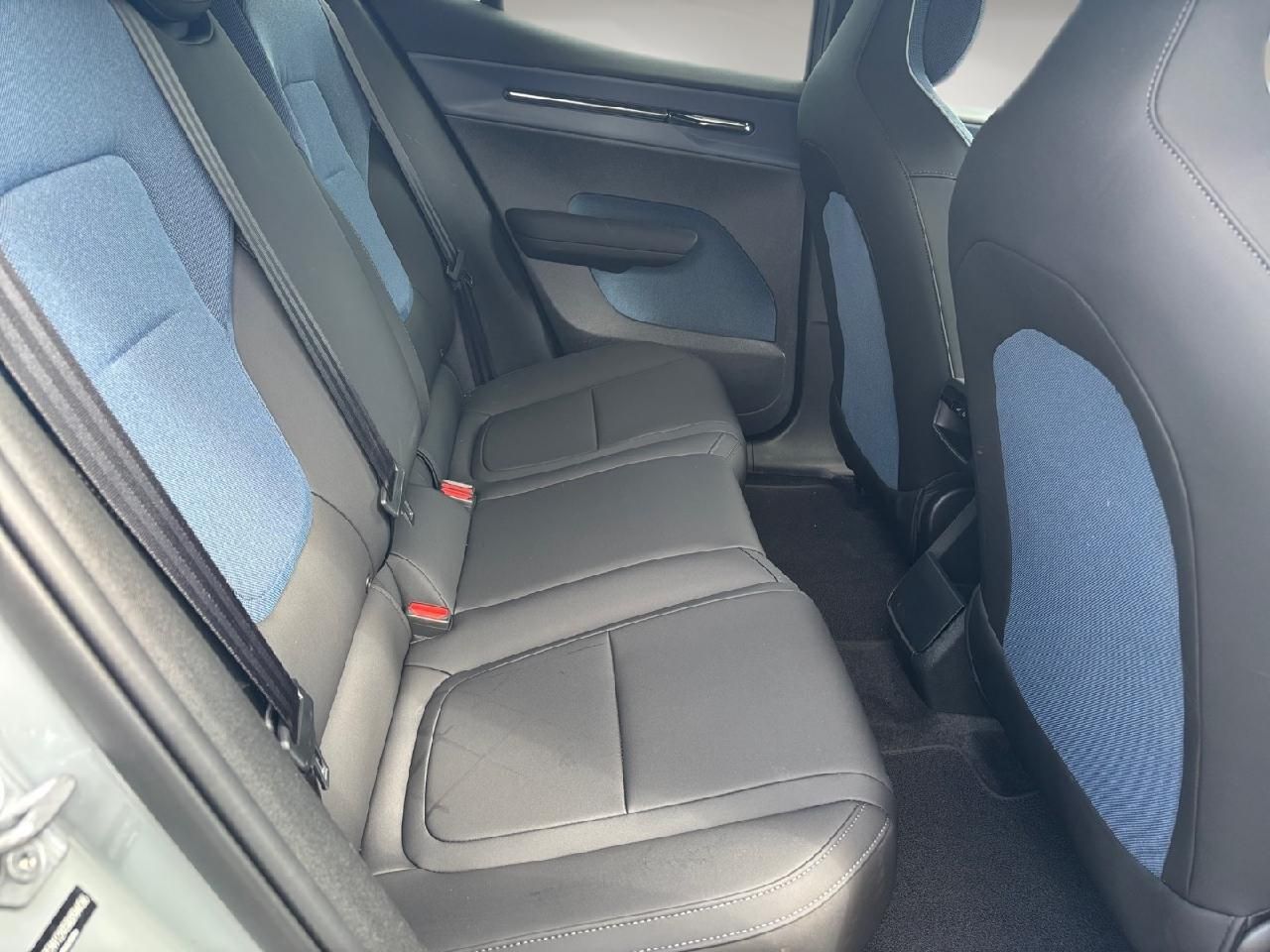 Fahrzeugabbildung Volvo EX30 Single Engine Core 2WD