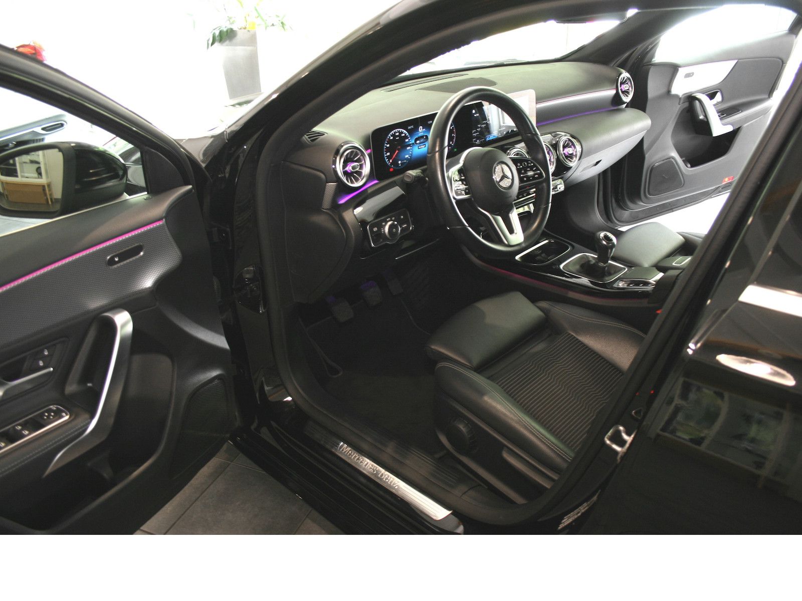 Fahrzeugabbildung Mercedes-Benz A 180 Progres. *MBUX*Sounds.*LED*Ambientebelel.