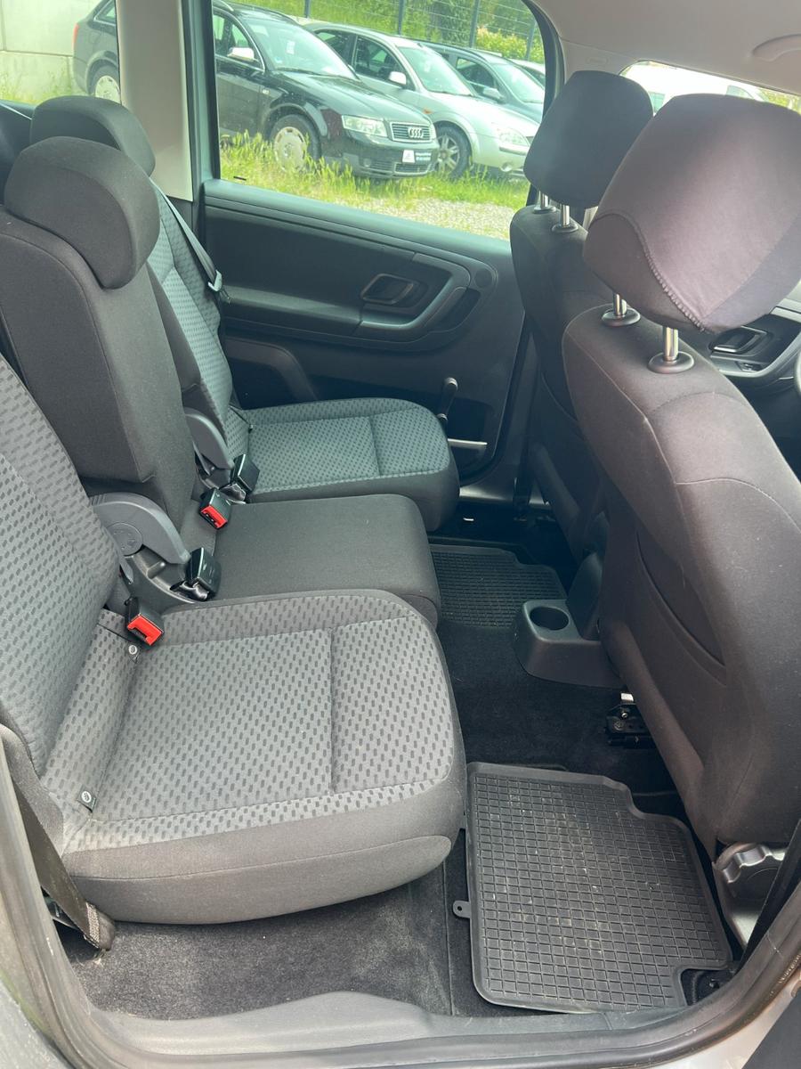Skoda Roomster 2011 — photo 11