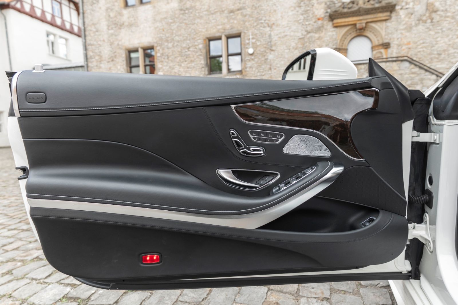 Fahrzeugabbildung Mercedes-Benz S 560 CABRIOLET BURMESTER 360° ACC MASSAGE LED