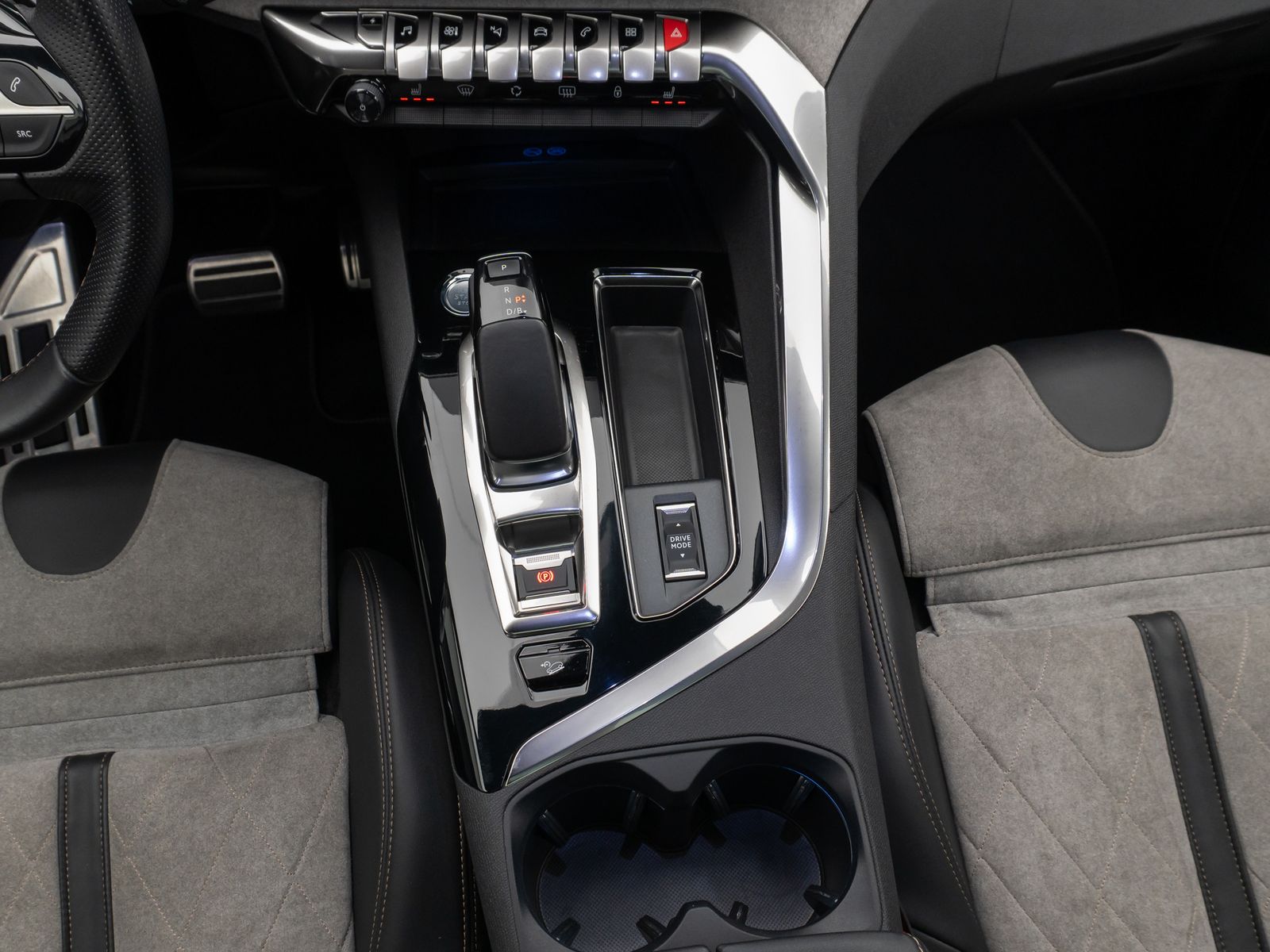 Fahrzeugabbildung Peugeot 3008 Hybrid4 300 GT Panorama 360° Massage AHK