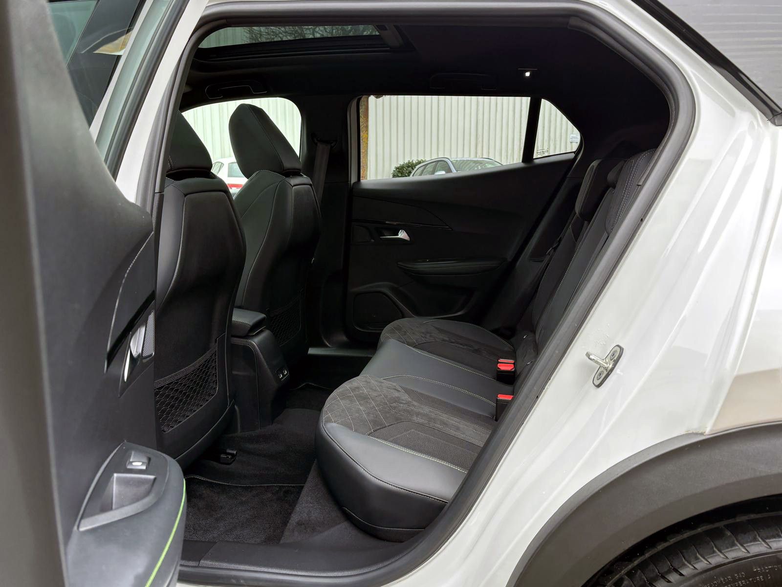 Fahrzeugabbildung Peugeot 2008 e-GT 11kW OnBoard LED ACC KAM NAV CarPlay