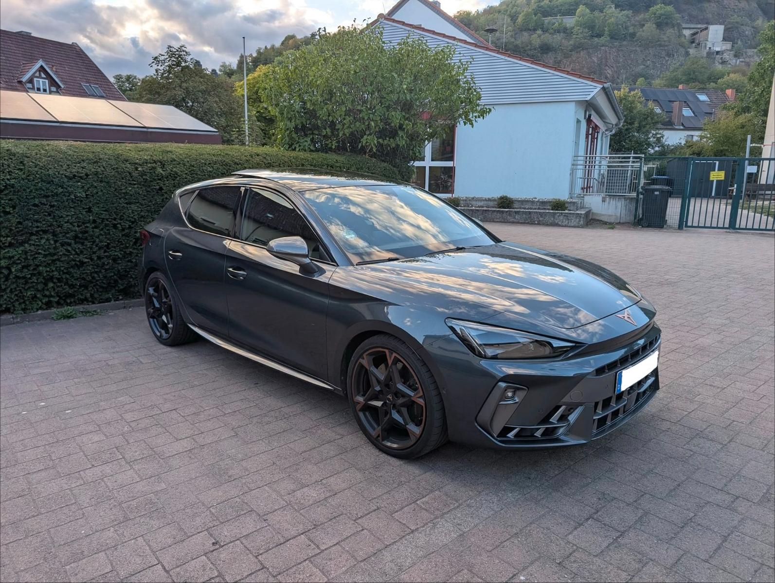 Cupra Leon 2.0 TSI VZ Top Zustand, 8-fach bereift