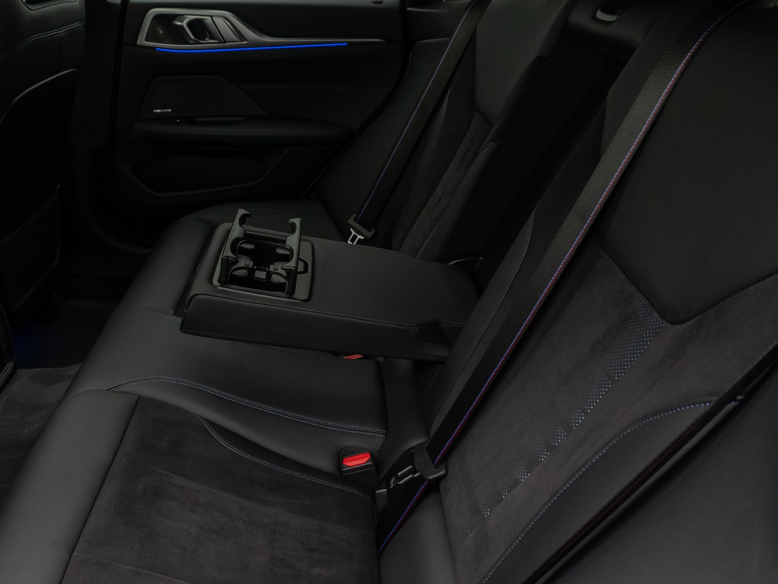 Fahrzeugabbildung BMW M440i xD Gran Coupé Glasdach Kamera HUD DAB H/K